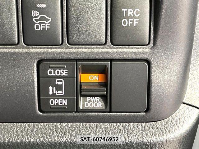 Toyota ESQUIRE 2015-02 8666106-6