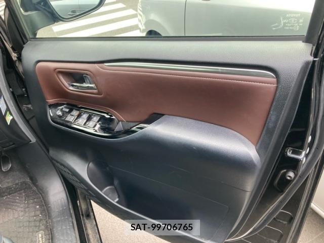 Toyota ESQUIRE 2018-09 8658977-9