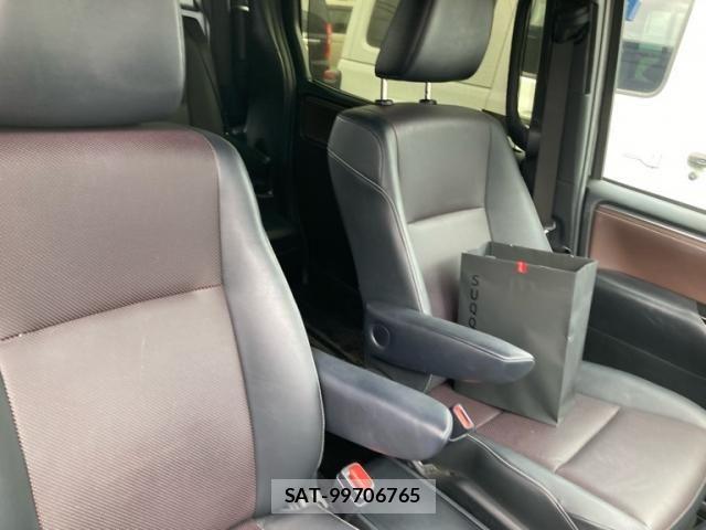 Toyota ESQUIRE 2018-09 8658977-11