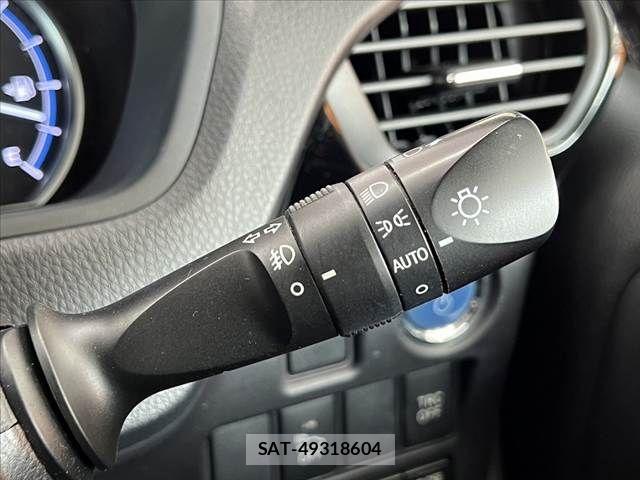 Toyota ESQUIRE 2015-05 8780126-28