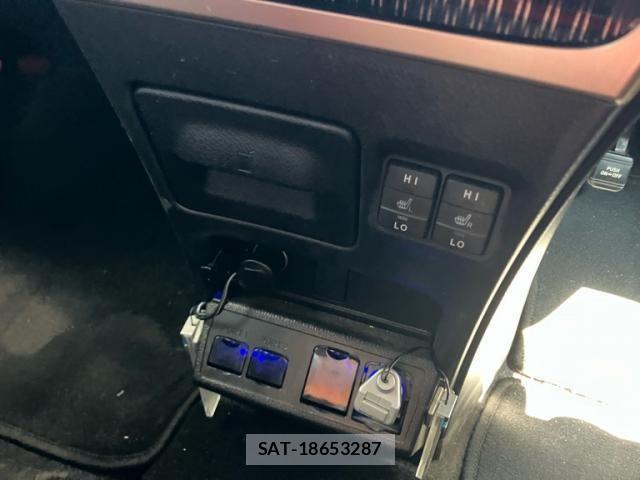Toyota ESQUIRE 2016-04 8780123-25