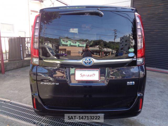 Toyota ESQUIRE 2017-04 8828925-12