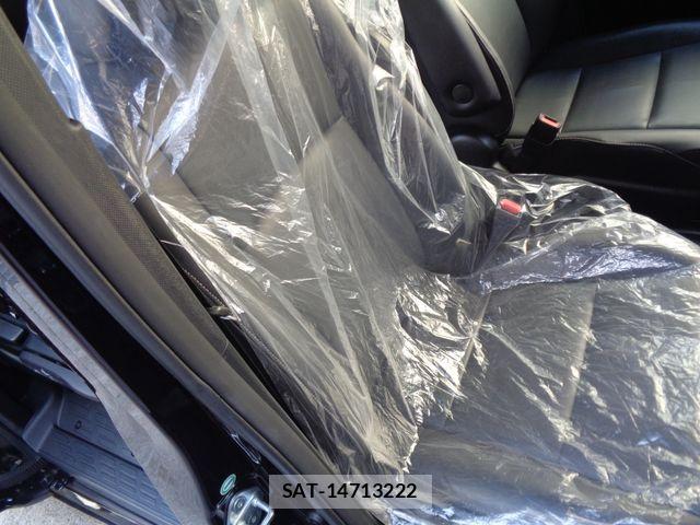 Toyota ESQUIRE 2017-04 8828925-28