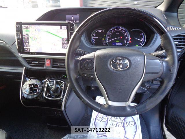 Toyota ESQUIRE 2017-04 8828925-2