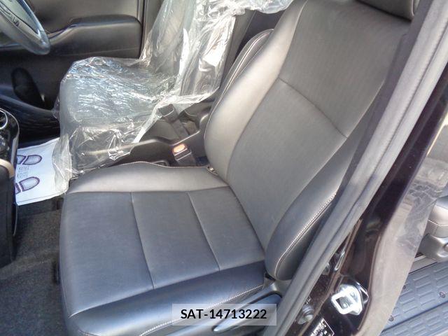 Toyota ESQUIRE 2017-04 8828925-29