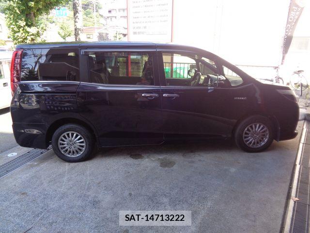 Toyota ESQUIRE 2017-04 8828925-8