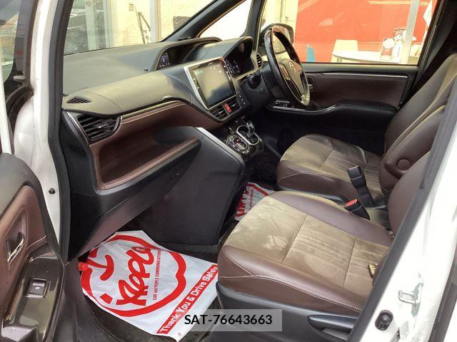 Toyota ESQUIRE 2017-08 8828924-9