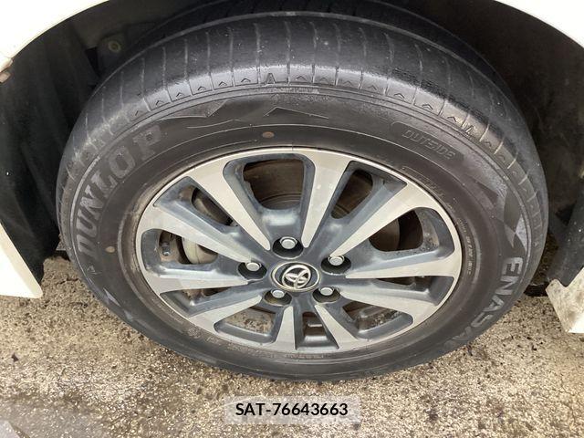 Toyota ESQUIRE 2017-08 8828924-14