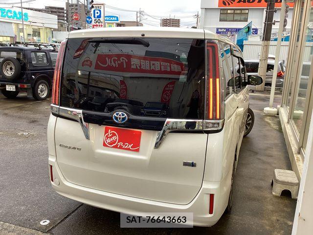 Toyota ESQUIRE 2017-08 8828924-2