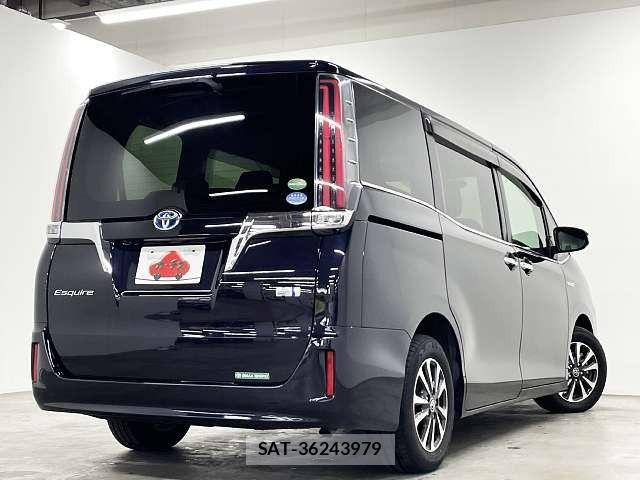 Toyota ESQUIRE 2017-11 8828922-2