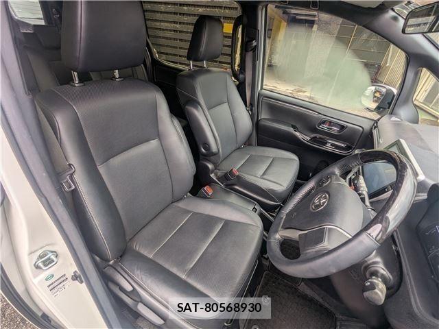 Toyota ESQUIRE 2017-09 8848896-9
