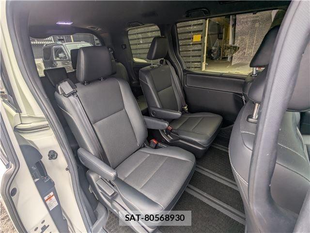Toyota ESQUIRE 2017-09 8848896-10