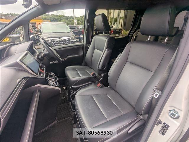 Toyota ESQUIRE 2017-09 8848896-12