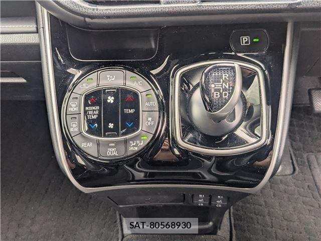 Toyota ESQUIRE 2017-09 8848896-21