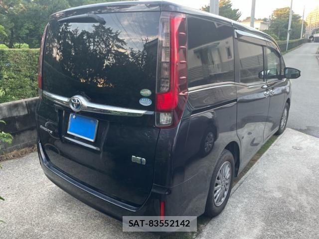 Toyota ESQUIRE 2015-02 8848897-2