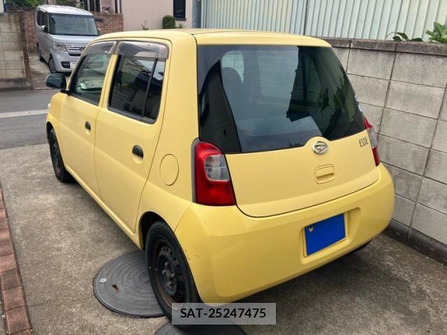 Daihatsu ESSE 2010-06 7562081-2
