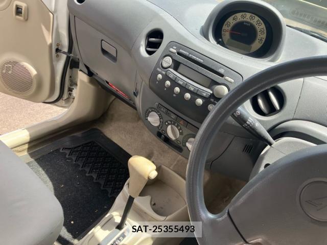 Daihatsu ESSE 2006-01 8129956-9