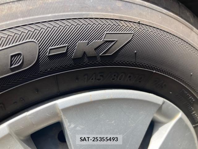 Daihatsu ESSE 2006-01 8129956-3