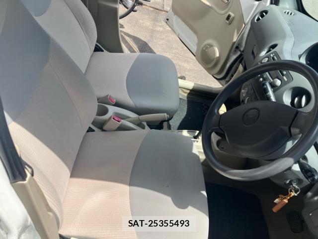 Daihatsu ESSE 2006-01 8129956-6