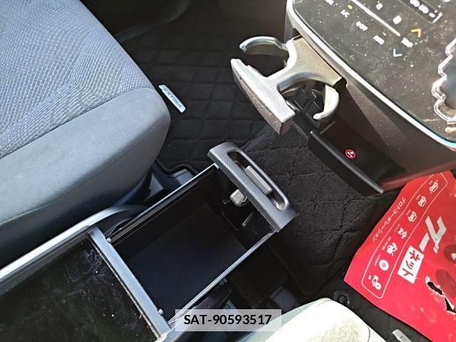 Toyota ESTIMA 2017-07 7784745-17
