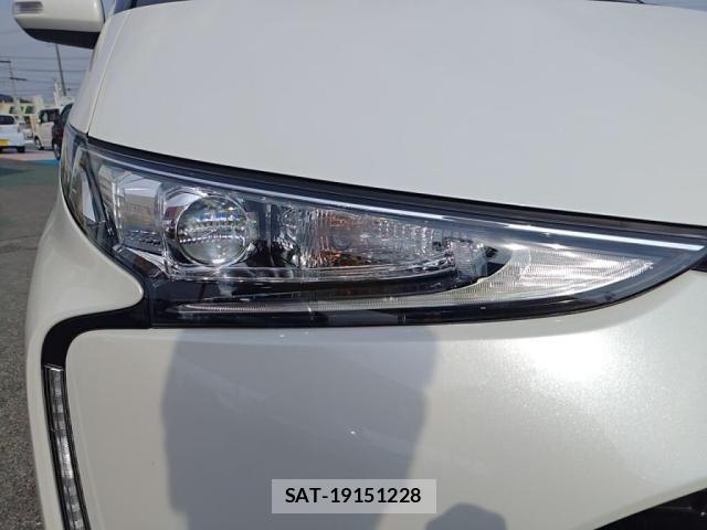 Toyota ESTIMA 2017-02 8099047-8