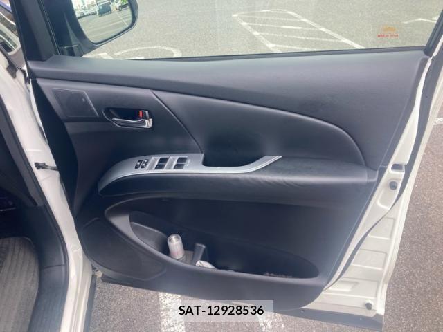Toyota ESTIMA 2018-01 8438105-6