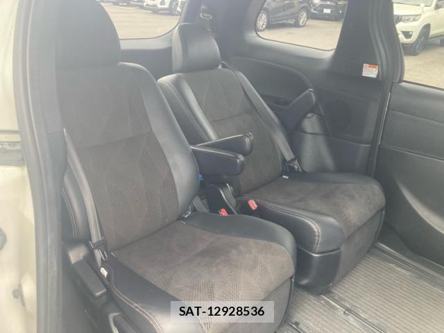 Toyota ESTIMA 2018-01 8438105-11