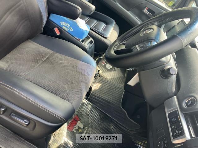 Toyota ESTIMA 2017-09 8561825-5
