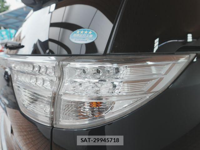 Toyota ESTIMA 2016-01 8561824-25