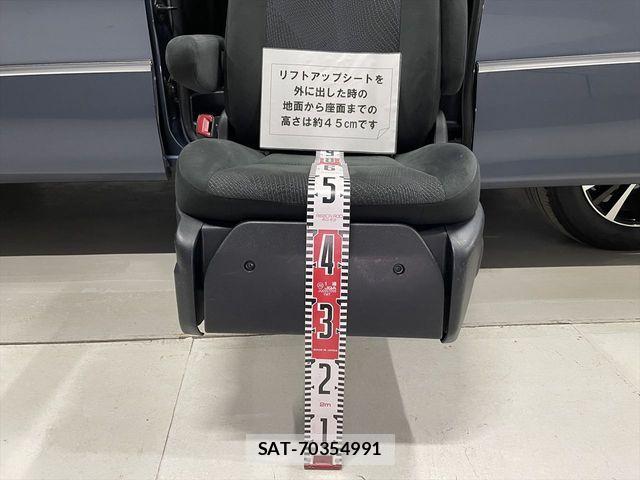 Toyota ESTIMA HYBRID 2015-10 1824379-5