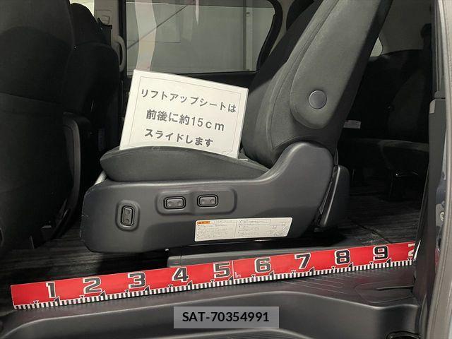 Toyota ESTIMA HYBRID 2015-10 1824379-8