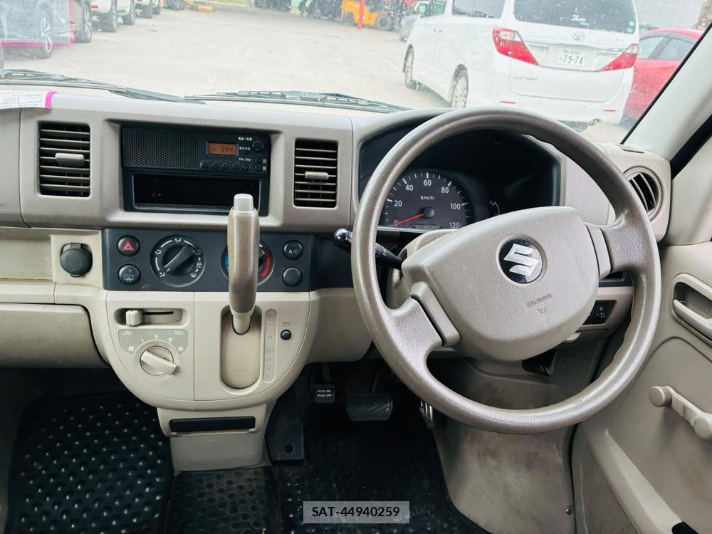 Suzuki EVERY 2013-09 7842095-11