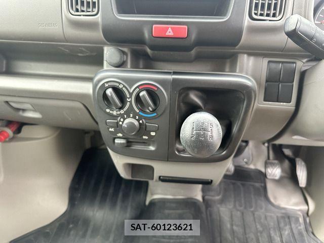 Suzuki EVERY 2019-01 1039918-17