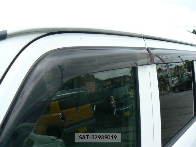 Suzuki EVERY 2014-01 1137959-17