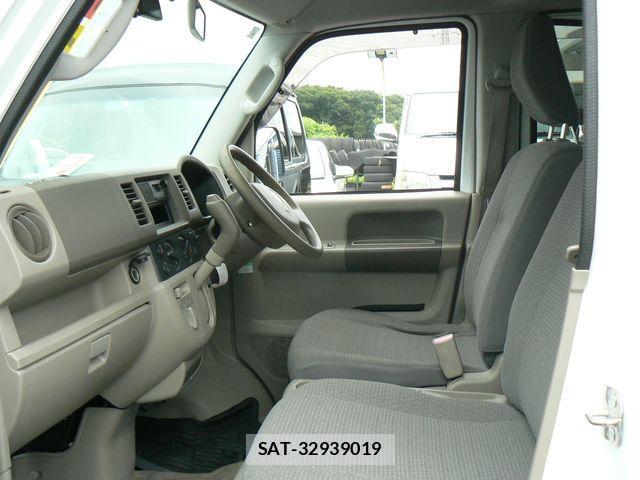 Suzuki EVERY 2014-01 1137959-18