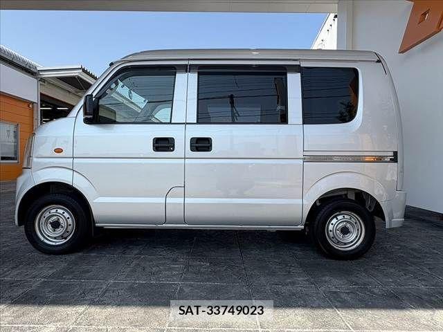 Suzuki EVERY 2010-06 1189360-10
