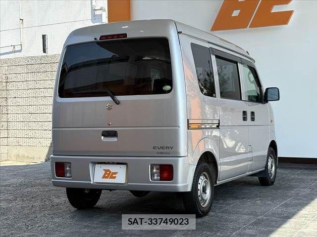Suzuki EVERY 2010-06 1189360-12
