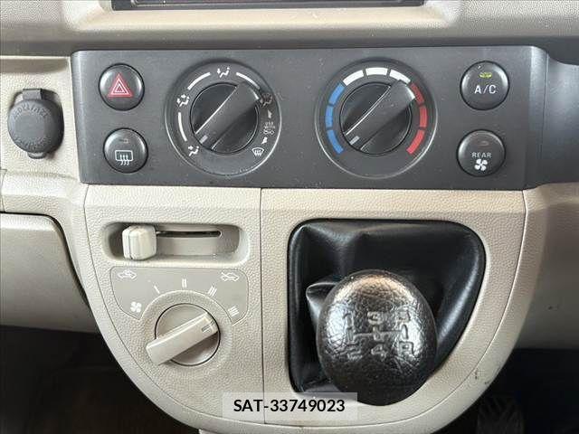 Suzuki EVERY 2010-06 1189360-23