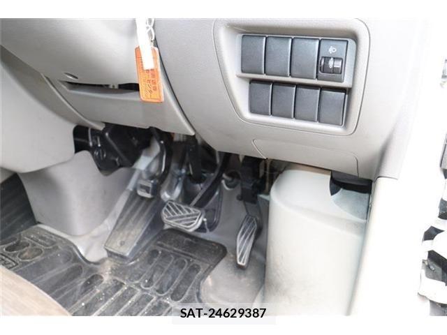 Suzuki EVERY 2018-03 1319475-9
