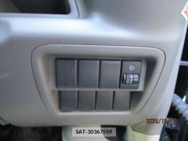 Suzuki EVERY 2019-02 1330749-9