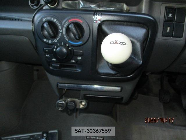 Suzuki EVERY 2019-02 1330749-6
