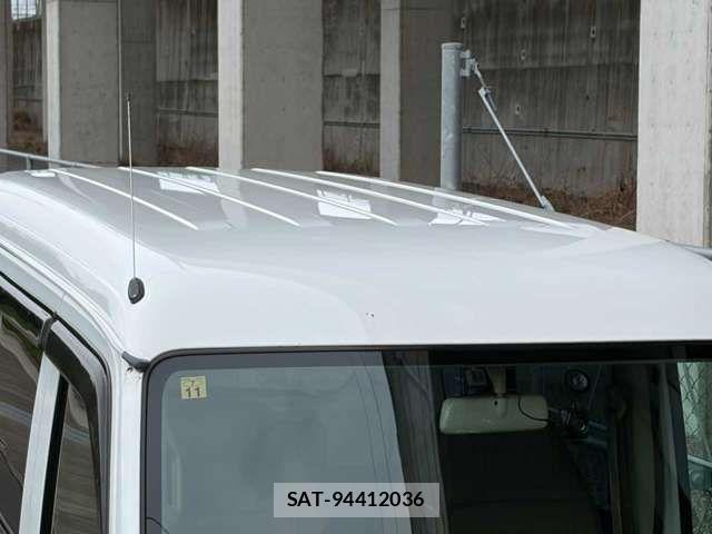 Suzuki EVERY 2009-11 1374620-13