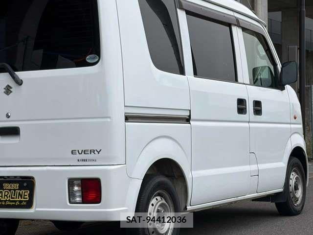 Suzuki EVERY 2009-11 1374620-15