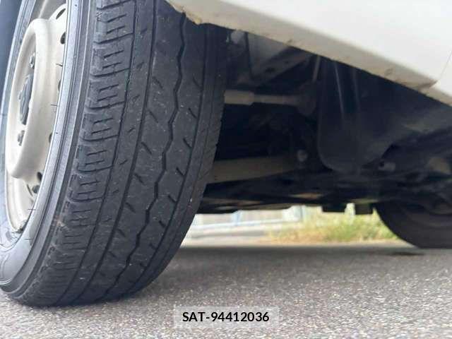 Suzuki EVERY 2009-11 1374620-19