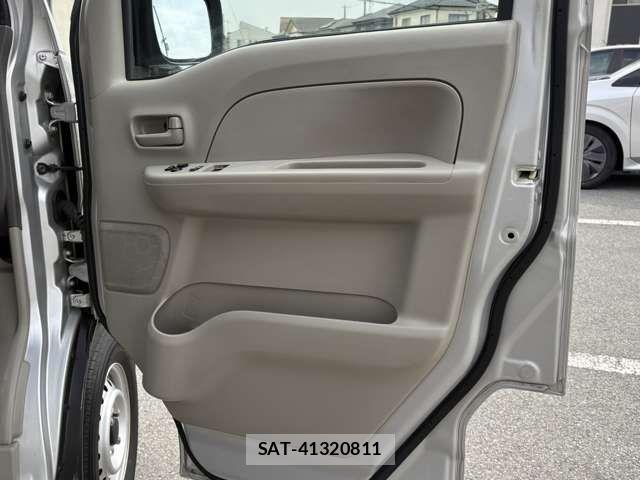 Suzuki EVERY 2022-03 6683765-11