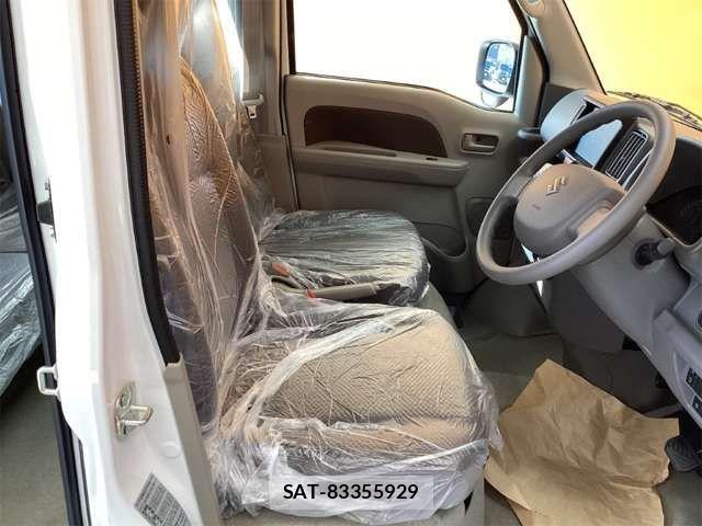 Suzuki EVERY 2025-11 6904858-17