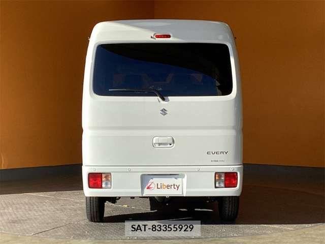 Suzuki EVERY 2025-11 6904858-6