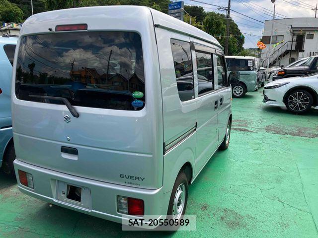 Suzuki EVERY 2014-01 6904877-2