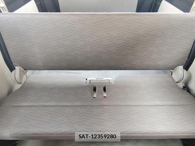 Suzuki EVERY 2023-02 6904871-6