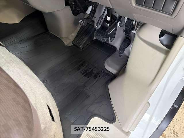Suzuki EVERY 2017-03 7020442-25